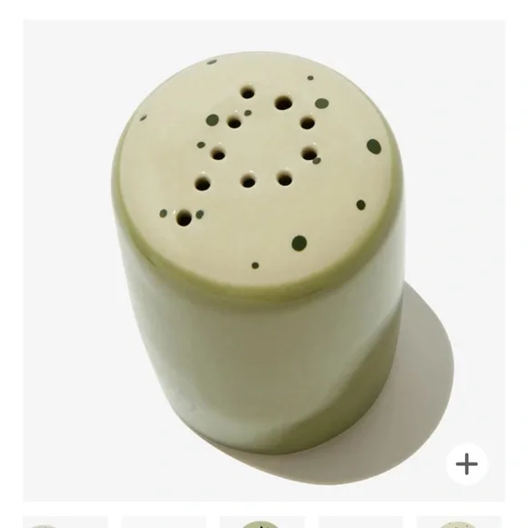 Salt and Pepper shakers. Darling Spring pottery - Picture 1 of 3